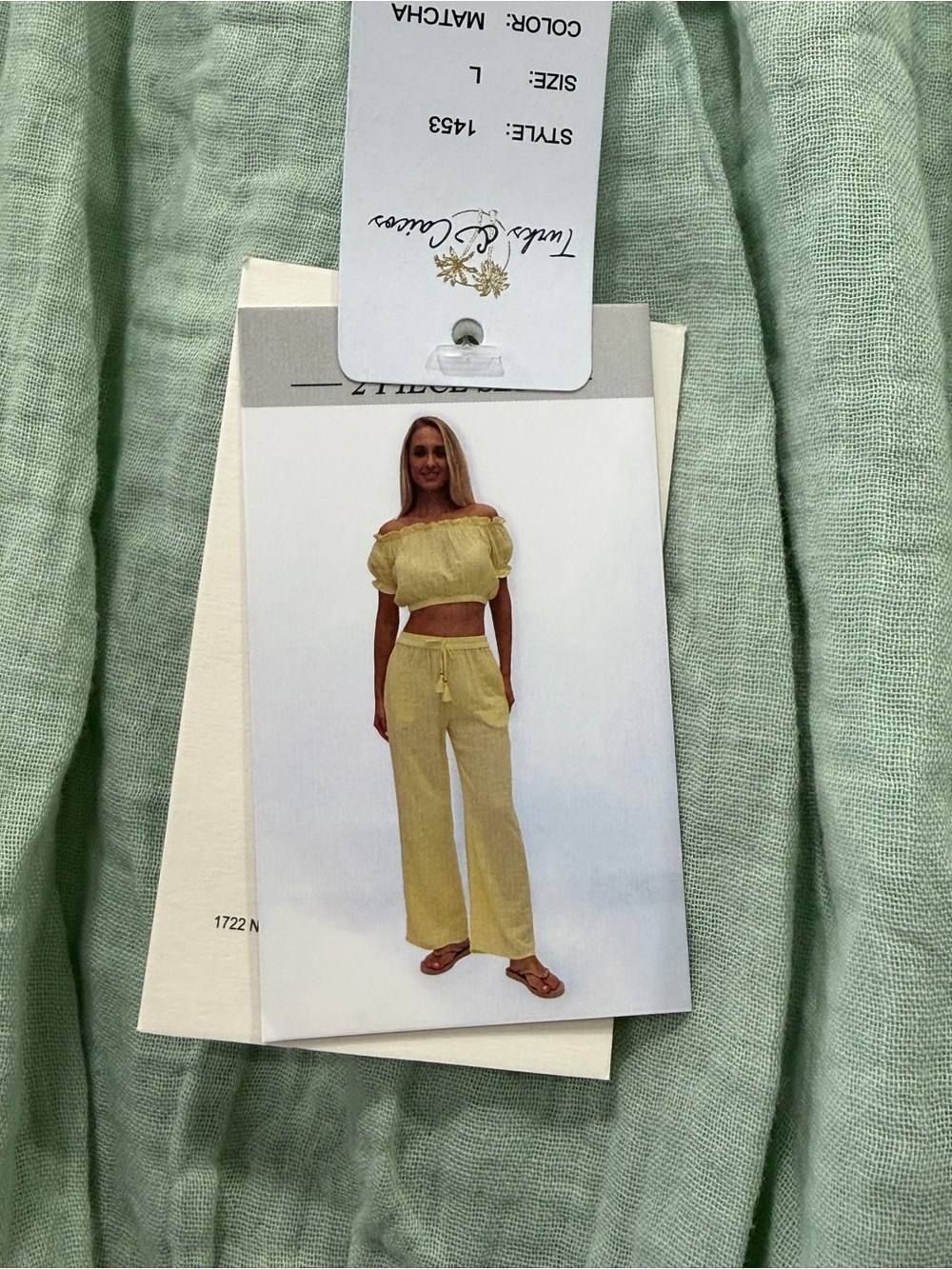 Woman Sage Green Two-Piece Puff Sleeve Top & Maxi Skirt Set - Picture 5 of 13